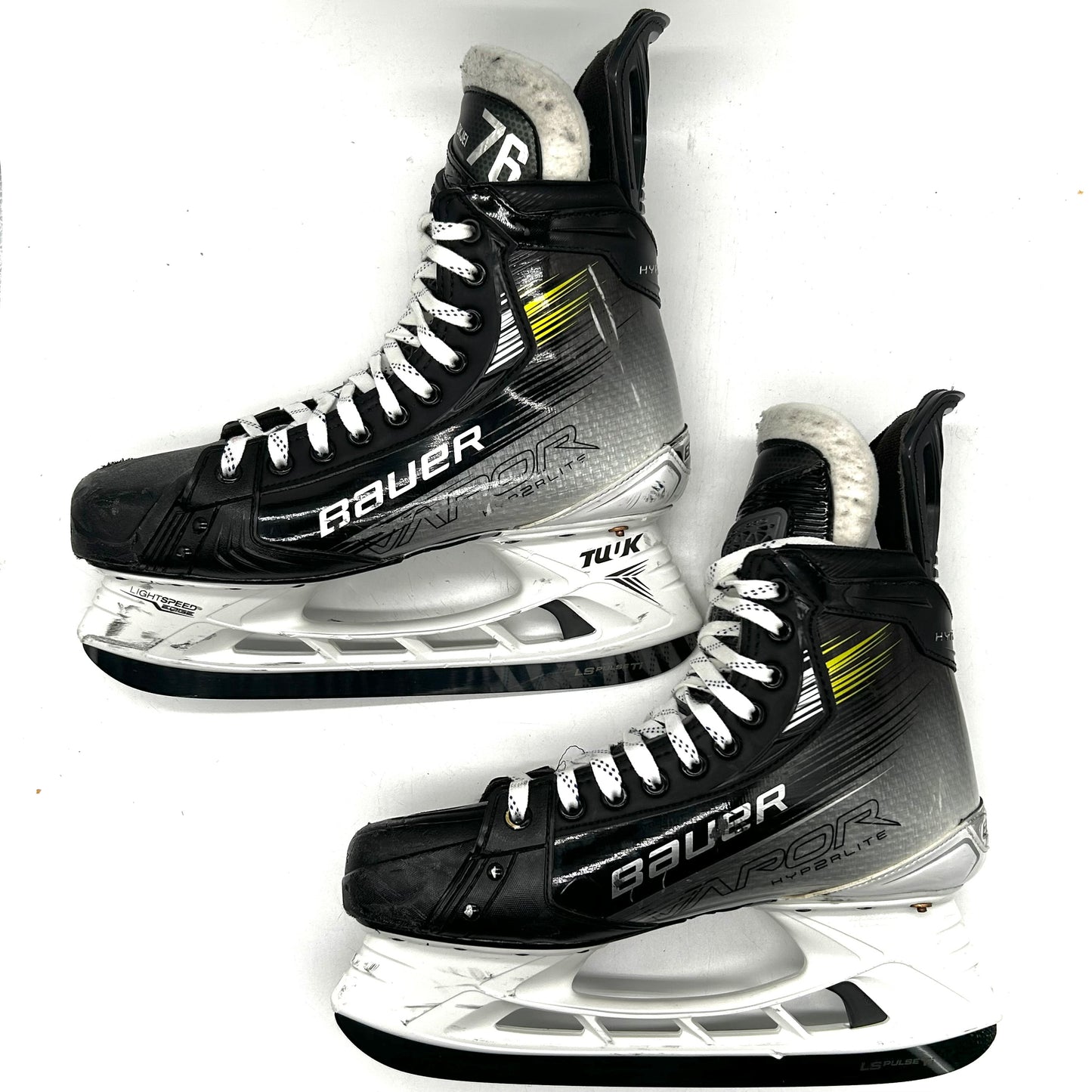 Bauer Vapor Hyperlite 2 - Used NHL Pro Stock Skates - Brady Skjei - Size L: 9/R: 9.5